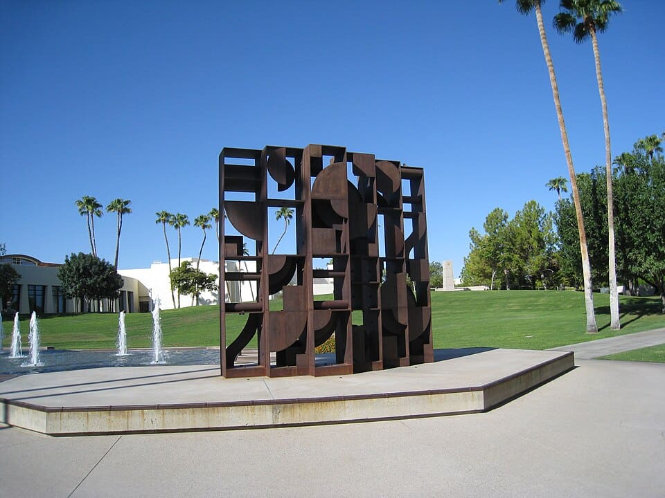 Sculpture_outside_Scottsdale_Museum_of_Contemporary_Art (1)